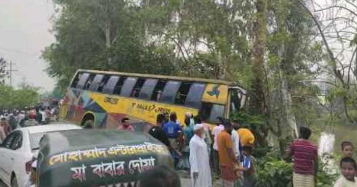 বাস-অটোভ্যান সংঘর্ষে স্বামী-স্ত্রীসহ নিহত ৩