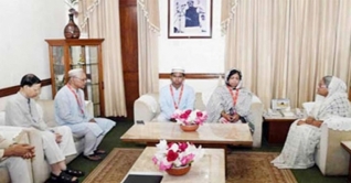 প্রধানমন্ত্রীর সাথে দেখা করতে গণভবনে আবরারের বাবা-মা