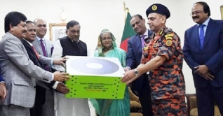 ফায়ার সার্ভিসকে তিনটি জাম্বু কুশন দিলেন প্রধানমন্ত্রী ফায়ার সার্ভিসকে তিনটি জাম্বু কুশন দিলেন প্রধানমন্ত্রী
