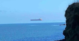 শূন্যে ভাসছে জাহাজ! আদৌ কি সম্ভব?