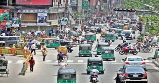 লকডাউনে রিকশা-অটোরিকশায় ভরসা, গুনতে হচ্ছে দ্বিগুণ ভাড়া