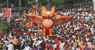 মঙ্গল শোভাযাত্রায় মাথা উঁচু করার প্রত্যয়