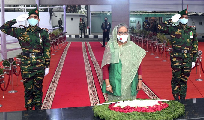 স্বাধীনতা দিবসে বঙ্গবন্ধুর প্রতিকৃক্রিতে প্রধানমন্ত্রীর শ্রদ্ধা