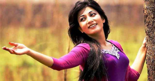 স্ট্রোক করেছেন অভিনেত্রী সীমানা স্ট্রোক করেছেন অভিনেত্রী সীমানা