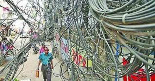 ঢাকাকে তারমুক্ত করার অভিযানে বিপাকে ইন্টারনেট গ্রাহকরা ঢাকাকে তারমুক্ত করার অভিযানে বিপাকে ইন্টারনেট গ্রাহকরা
