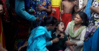 বিদ্যুৎস্পৃষ্ট স্বামীকে বাঁচাতে গিয়ে প্রাণ গেল স্ত্রীর