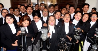 কালো কোট-গাউন পরতে হবেনা হাইকোর্টের আইনজীবীদের