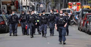 প্যারিসে বন্দুকধারীর গুলিতে এক নারী আহত প্যারিসে বন্দুকধারীর গুলিতে এক নারী আহত