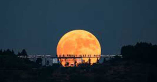 বছরের সবচেয়ে বড় ও উজ্জ্বল সুপারমুন দেখা যাবে আজ