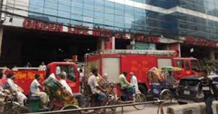 গ্রিন লাইফ হাসপাতালে আগুন: আতঙ্ক সবার মাঝে