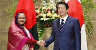 বাংলাদেশ-জাপান ২৫০ কোটি ডলারের ঋণচুক্তি সই বাংলাদেশ-জাপান ২৫০ কোটি ডলারের ঋণচুক্তি সই