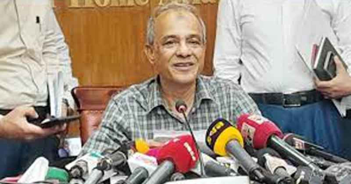 মোহাম্মদপুর থানায় স্বরাষ্ট্র উপদেষ্টা মো. জাহাঙ্গীর আলম চৌধুরী। সংগৃহীত ছবি  