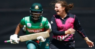 বৃষ্টি বিঘ্নিত ম্যাচে হারল নারী ক্রিকেটাররা বৃষ্টি বিঘ্নিত ম্যাচে হারল নারী ক্রিকেটাররা