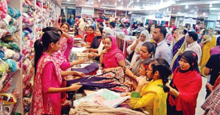 সিলেটে জমজমাট ঈদের বাজার সিলেটে জমজমাট ঈদের বাজার
