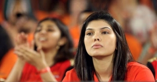 ফের আলোচনায় সেই সুন্দরী কাব্য মরান!