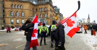 কানাডায় ট্রাকচালকদের বিক্ষোভ:জরুরি অবস্থা