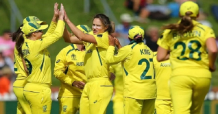 হ্যাটট্রিক জয়ে শীর্ষে অজি মেয়েরা হ্যাটট্রিক জয়ে শীর্ষে অজি মেয়েরা