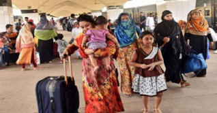 রাজধানীতে ফিরছেন কর্মজীবী মানুষ রাজধানীতে ফিরছেন কর্মজীবী মানুষ