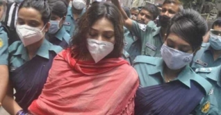 জিজ্ঞাসাবাদের জন্য ডিবি কার্যালয়ে ডা. সাবরিনা