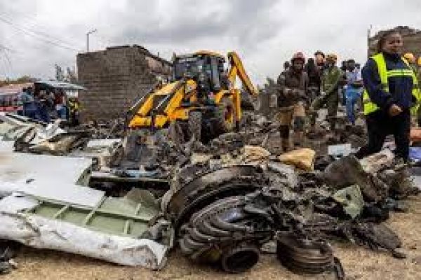 কেনিয়ায় আবাসিক ভবনে বিমান বিধ্বস্ত, নারীসহ নিহত ৬