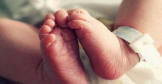 দাফনের আগে নড়েচড়ে উঠলো নবজাতক!