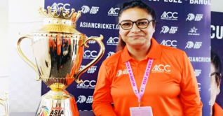 মায়ের স্বপ্ন পূরণে আবেগাপ্লুত পাকিস্তানি ক্রিকেটার মায়ের স্বপ্ন পূরণে আবেগাপ্লুত পাকিস্তানি ক্রিকেটার