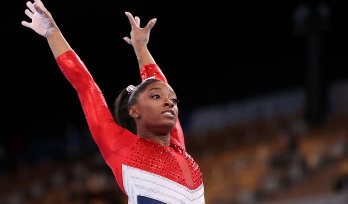 সিমোন বাইলস অলিম্পিকস এবং বিশ্ব চ্যাম্পিয়ানশীপ মিলিয়ে মোট ৩০টি পদক জিতেছেন।