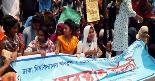 ঢাবির সাত কলেজ শিক্ষার্থীদের নীলক্ষেত অবরোধ