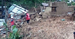 কক্সবাজারে পাহাড় ধসে দুই শিশুর প্রাণহানি