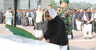 এমপি মান্নানের মরদেহে প্রধানমন্ত্রীর শ্রদ্ধা এমপি মান্নানের মরদেহে প্রধানমন্ত্রীর শ্রদ্ধা