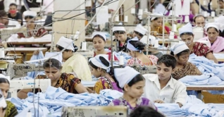 করোনাভাইরাস: সীমিত পরিসরে খুললো পোশাক কারখানা