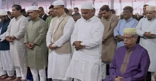 ঈদগাহে একসঙ্গে ঈদের নামাজ আদায় করলেন প্রেসিডেন্ট-প্রধানমন্ত্রী ঈদগাহে একসঙ্গে ঈদের নামাজ আদায় করলেন প্রেসিডেন্ট-প্রধানমন্ত্রী