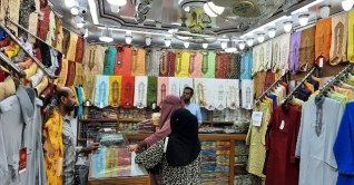 এখনও জমেনি ঈদ বাজার, বন্যার কারণে বিক্রি কম হওয়ার ‘শঙ্কা’