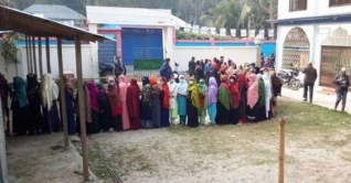 তৃতীয় ধাপে ৬২ পৌরসভার ভোটগ্রহণ চলছে তৃতীয় ধাপে ৬২ পৌরসভার ভোটগ্রহণ চলছে