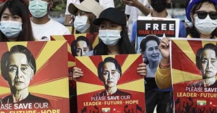 সু চি`কে অবশ্যই মুক্তি দিতে হবে: যুক্তরাজ্য সু চি`কে অবশ্যই মুক্তি দিতে হবে: যুক্তরাজ্য