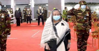বঙ্গবন্ধুর প্রতিকৃতিতে প্রধানমন্ত্রীর শ্রদ্ধা