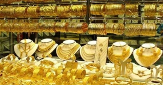 স্বর্ণের দাম ভরিতে কমলো দুই হাজার টাকার বেশি স্বর্ণের দাম ভরিতে কমলো দুই হাজার টাকার বেশি