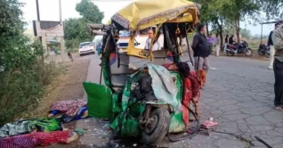 ভারতে বাস-অটোরিকশার সংঘর্ষ, নিহত ১২ নারী ভারতে বাস-অটোরিকশার সংঘর্ষ, নিহত ১২ নারী