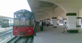 করোনা সংক্রমণ বাড়ায় নতুন নিয়মে ট্রেনের টিকিট বিক্রি শুরু