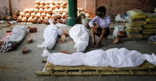 ভারতে দৈনিক সংক্রমণ চার লাখ ছাড়াল, মৃত্যু ৩৫২৩ ভারতে দৈনিক সংক্রমণ চার লাখ ছাড়াল, মৃত্যু ৩৫২৩