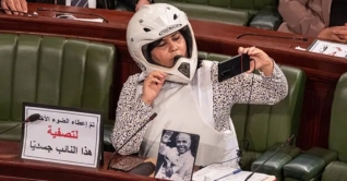 পার্লামেন্টে হেলমেট-বুলেটপ্রুফ জ্যাকেট পরে হাজির নারী এমপি