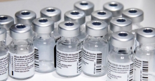 ইতালিতে একসঙ্গে ৬ ডোজ টিকা দেওয়া হলো নারীকে