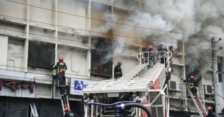 বনানীতে আগুন, নিয়ন্ত্রণে ফায়ার সার্ভিসের ১৩ ইউনিট