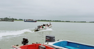 পদ্মায় ১১ যাত্রী নিয়ে স্পিডবোট ডুবি