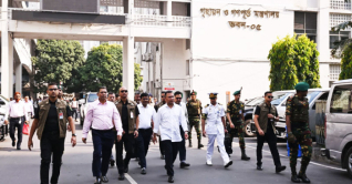 ৭ মন্ত্রণালয়ে ঝটিকা পরিদর্শন প্রধানমন্ত্রীর ৭ মন্ত্রণালয়ে ঝটিকা পরিদর্শন প্রধানমন্ত্রীর