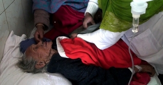 রেলস্টেশনে ফেলে যাওয়া সেই শতবর্ষী নারী এখন স্বাস্থ্য কমপ্লেক্সে