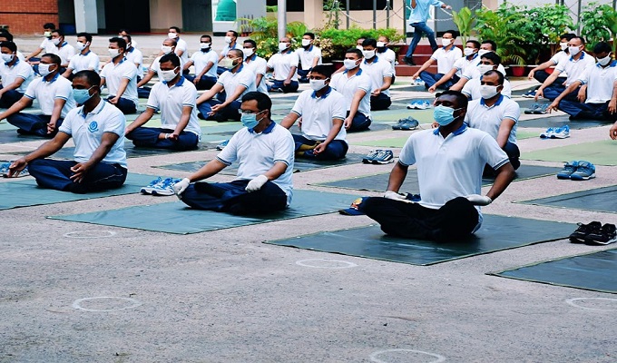 করোনা প্রতিরোধে ডিএমপির যোগব্যায়াম অনুশীলন শুরু