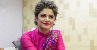 পূজায় ভক্তদের জন্য শ্রাবন্তীর শুভেচ্ছা বার্তা