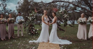 সমকামী দুই নারী ক্রিকেটারের বিয়ে