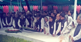 বঙ্গবন্ধুর সমাধিতে প্রধানমন্ত্রীর শ্রদ্ধা বঙ্গবন্ধুর সমাধিতে প্রধানমন্ত্রীর শ্রদ্ধা
